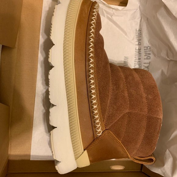 Brand new manitoba, size 7, waterproof, insulated boots. Perfect slip on boots. - Picture 4 of 8